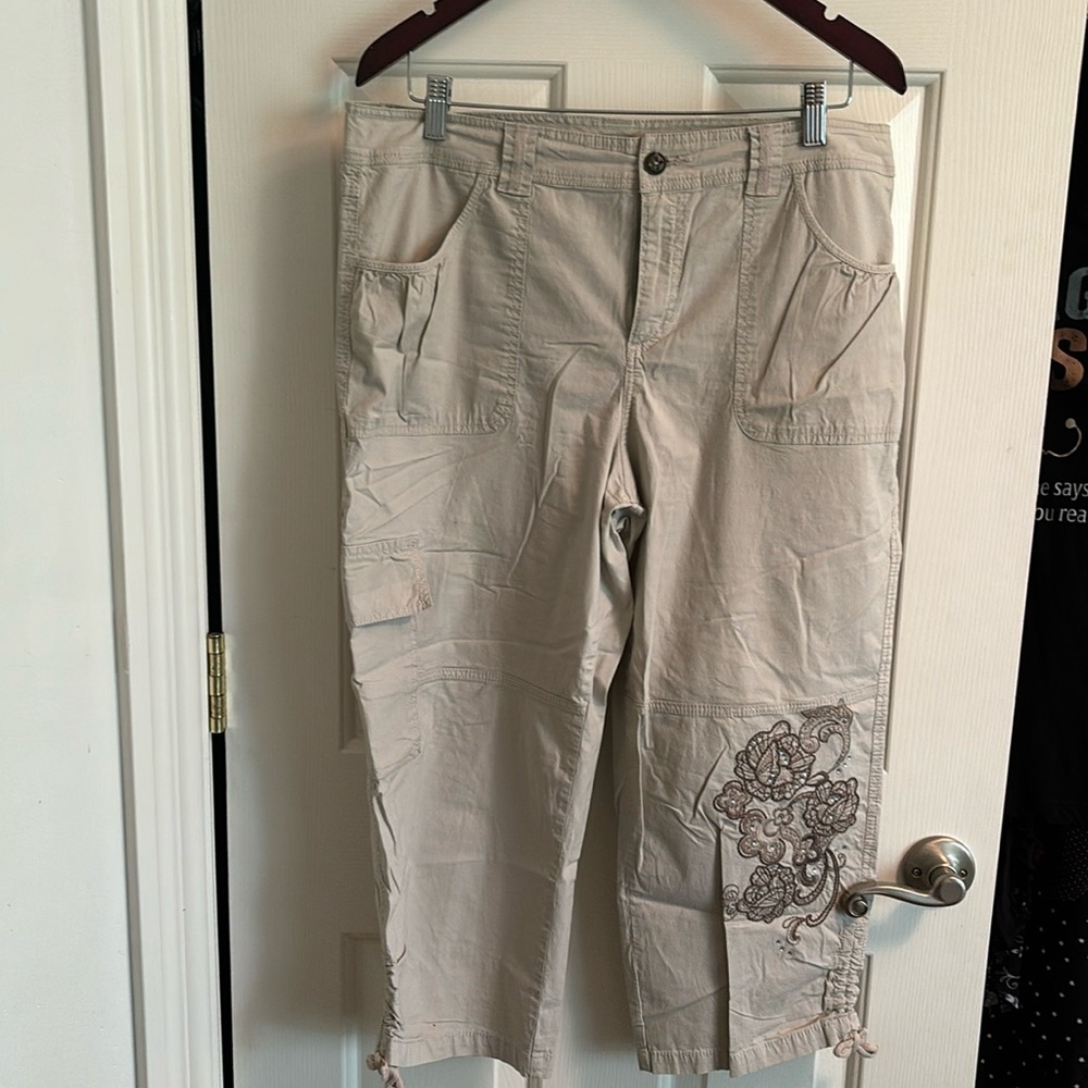 Style.& CO Cargo Capris